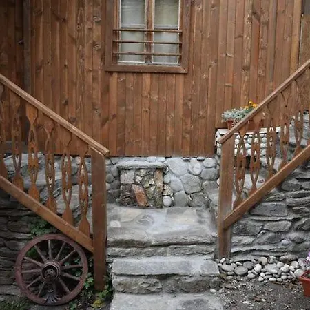 Nyaraló бели ружи *